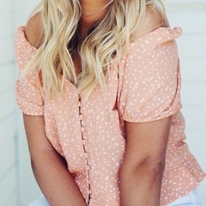 Off the shoulder coral top!